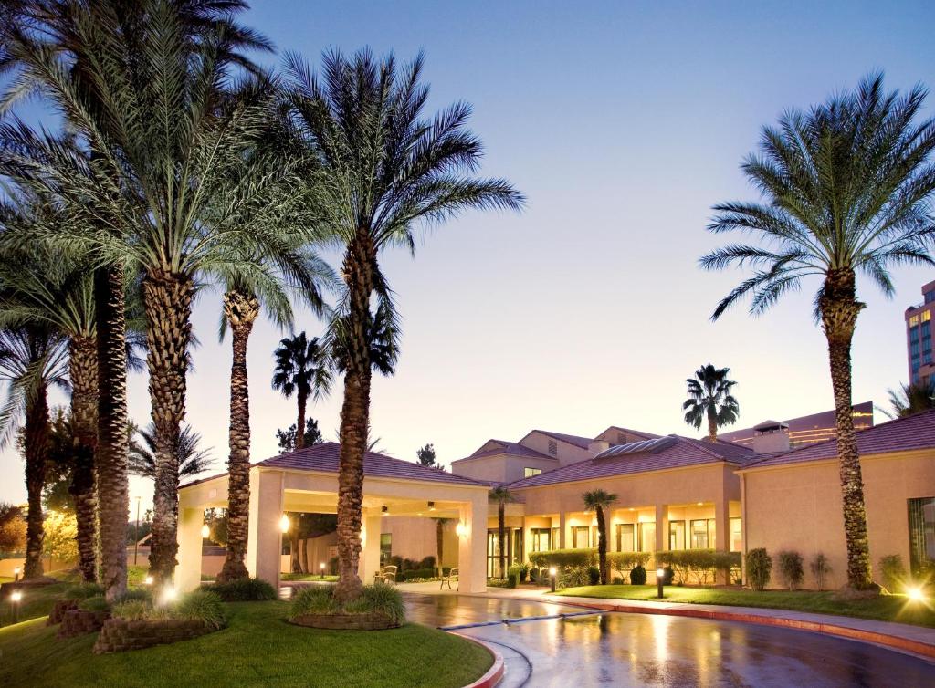 Courtyard by Marriott Las Vegas Convention Center Main image 1